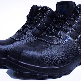 Vaultex safety shoe - Image 9