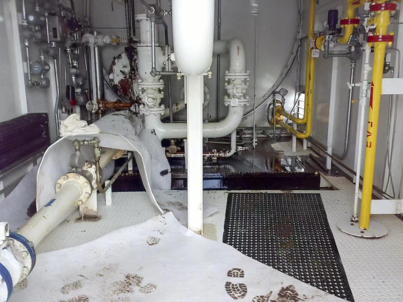 Outdoor Rubber Drainage Floor Mat - Image 6